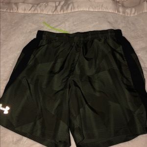Men’s UA running shorts